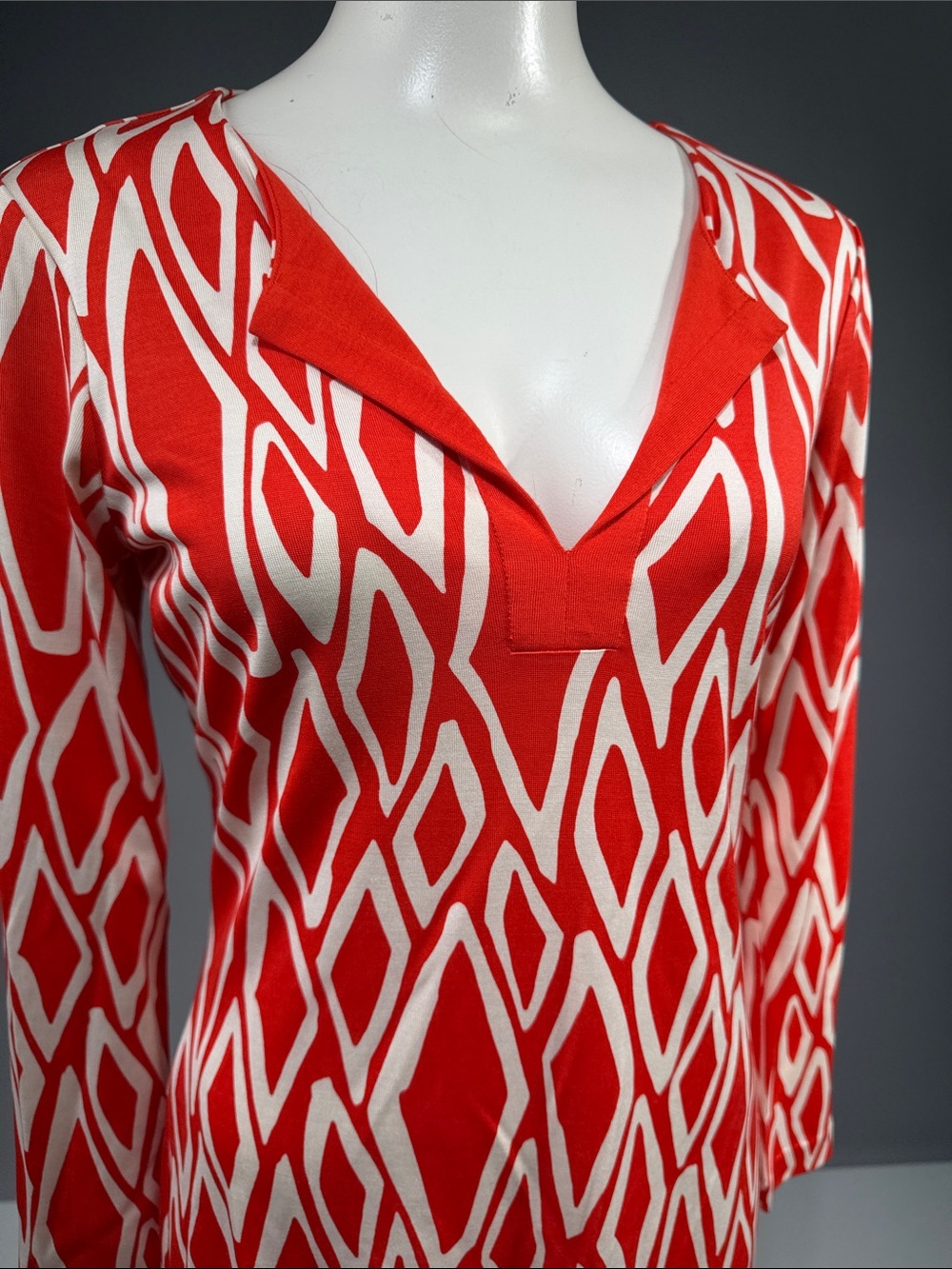Diane Von Furstenberg Red and White Geometric V‑Neck Long Sleeve Dress (rack14) - Picture 3 of 10